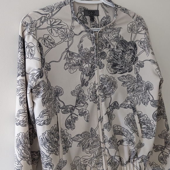 Floral Print Bomber Jacket - Picture 4 of 7